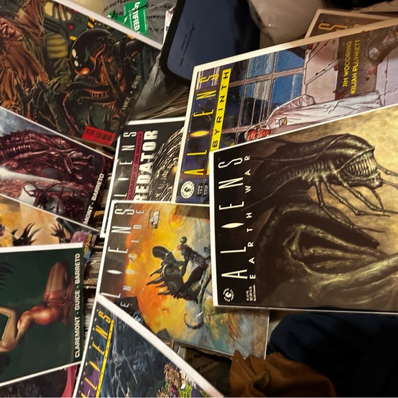 Comic Books Randomized Lots of 166 Comics - Picture 10 of 16